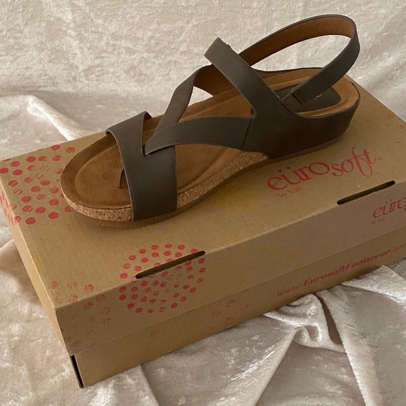 Etirel Soft Women's Tan Sandals - Picture 1 of 3